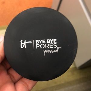It cosmetics bye bye pores pressed powder